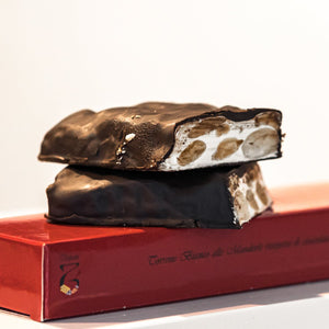 Torrone bianco alle mandorle ricoperto di cioccolato