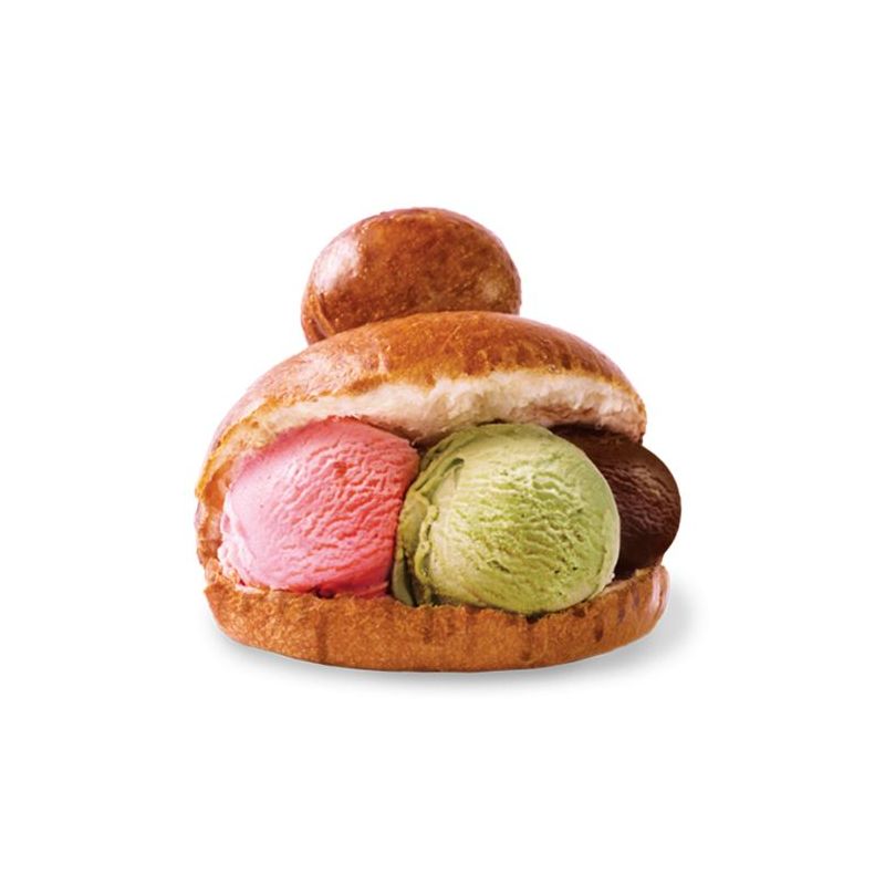 brioche siciliana con il tuppo con granita, sicilus