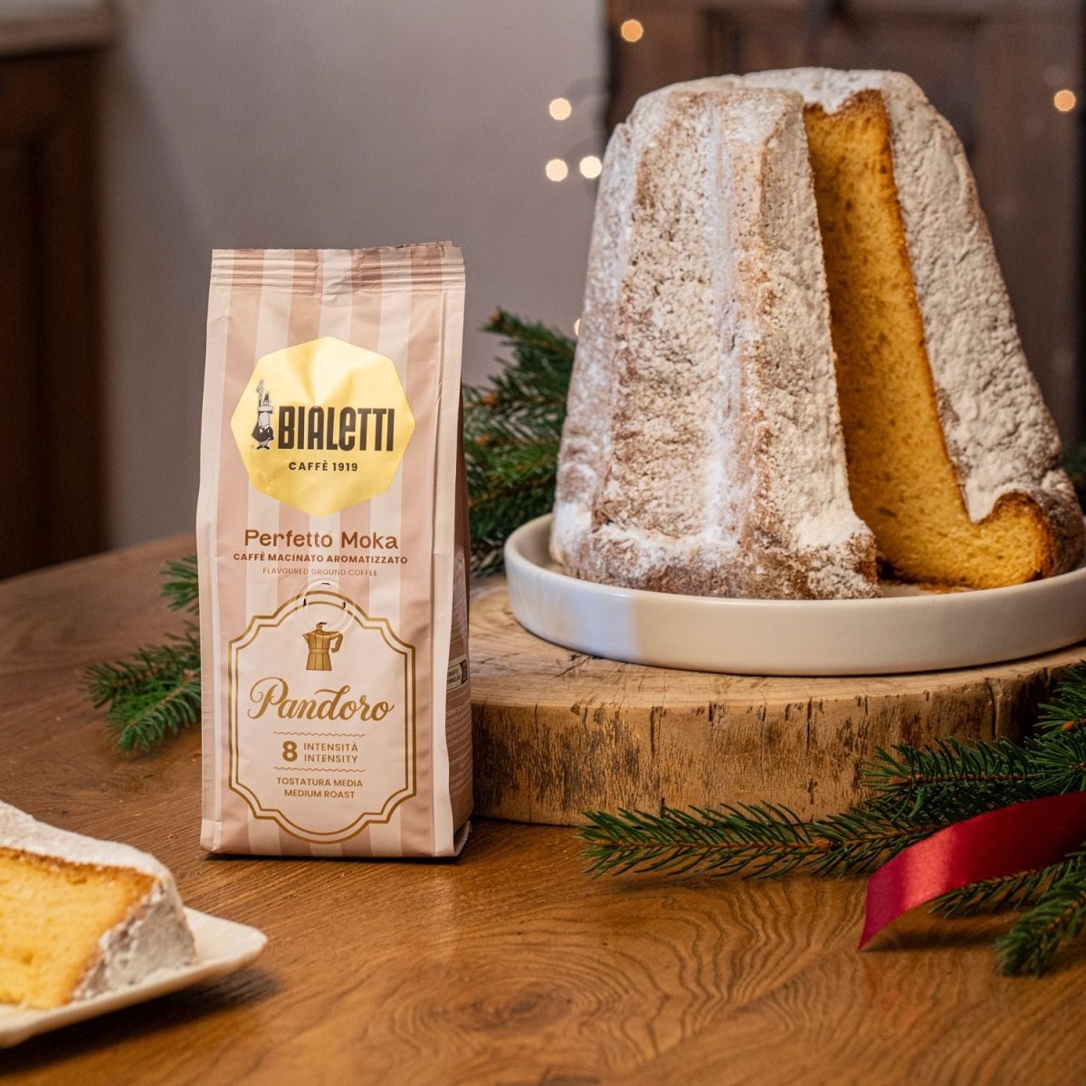 Caffè Bialetti Perfetto Moka gusto Pandoro con barattolo natalizio 200 g, foto ambientata