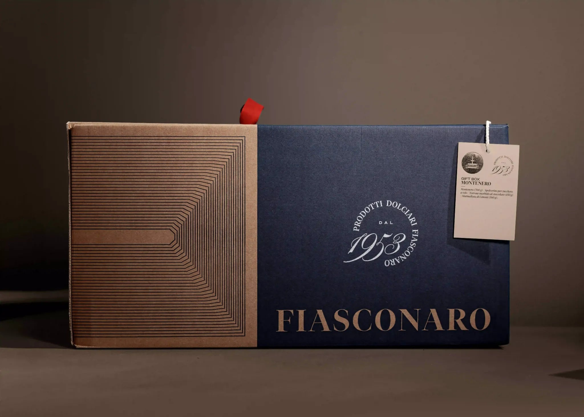Scatola esterna della Gift Box 1953 Fiasconaro con packaging blu e kraft, vista frontale