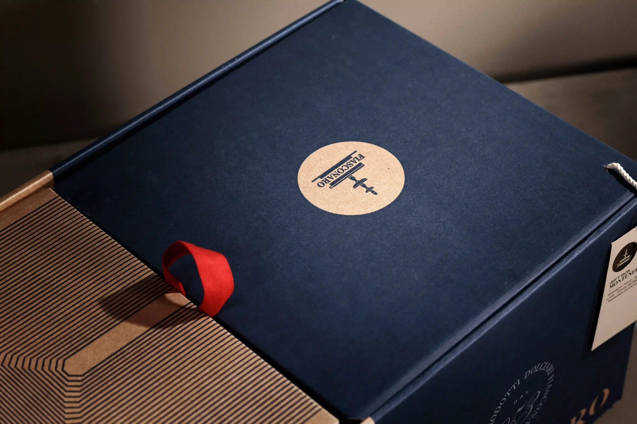 Coperchio della scatola esterna Gift Box Degustazione Fiasconaro con logo su fondo blu