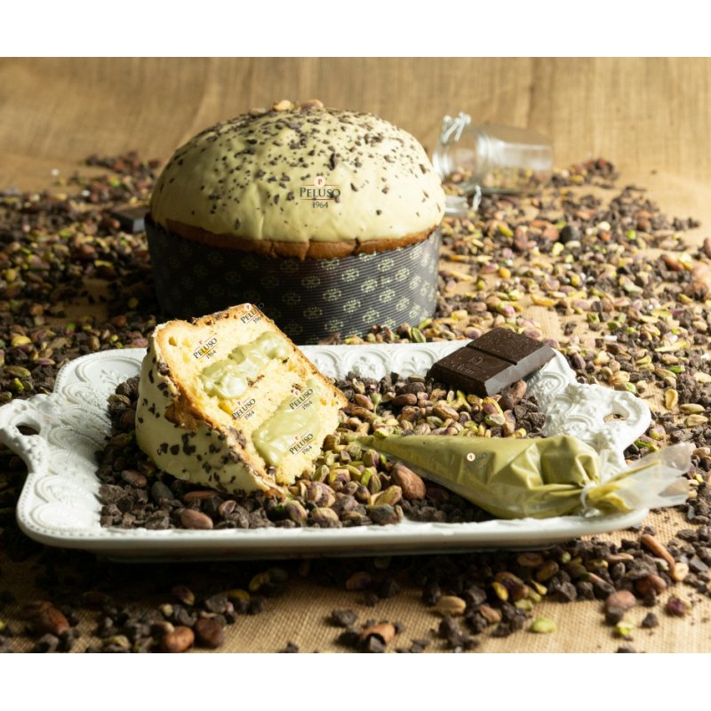 foto insieme di Panettone Peluso Calipso con Cioccolato di Modica IGP e Pistacchio in sac a poche - Sicilus 